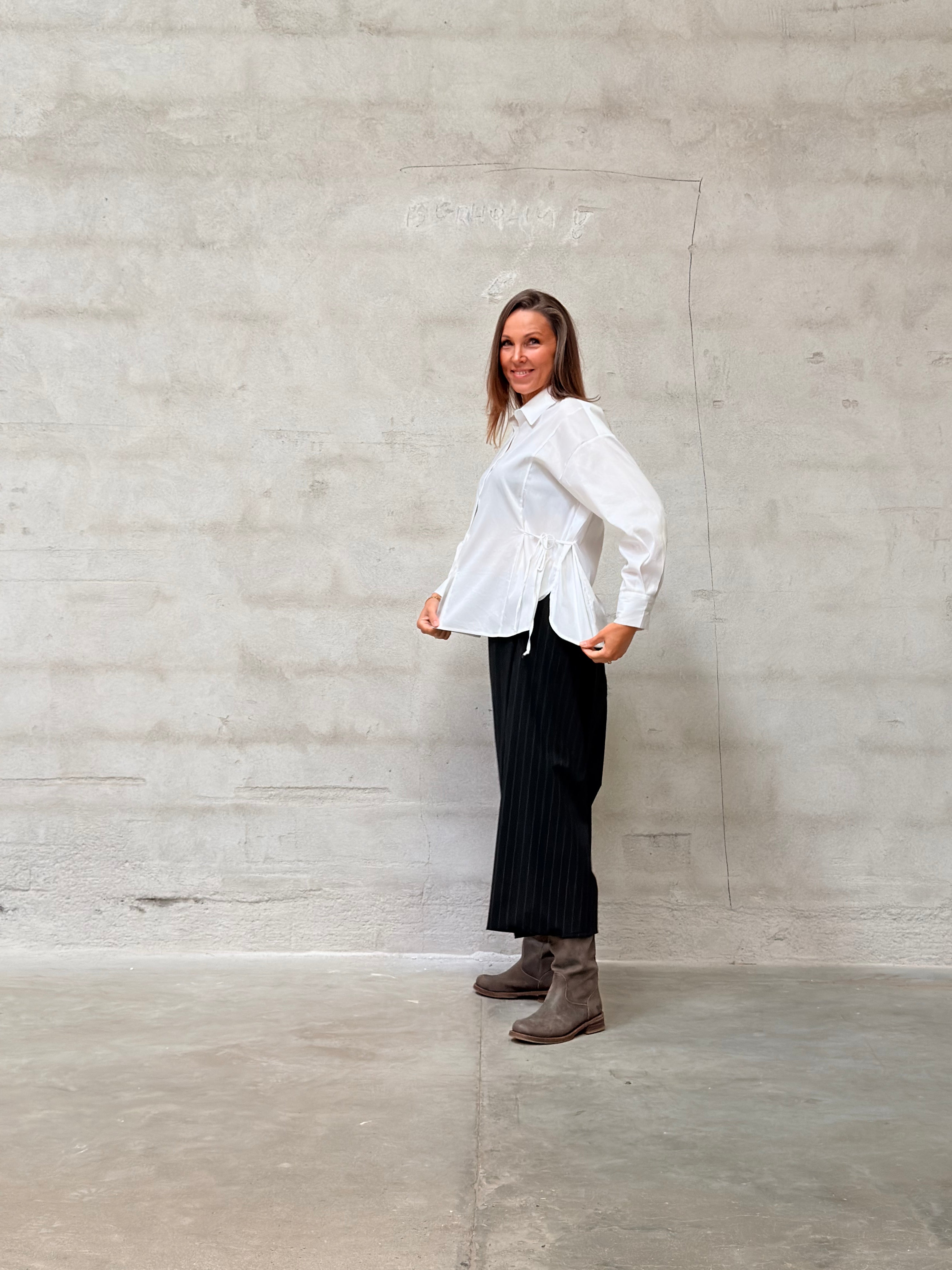 Kamilla er 174 cm høj og bruger størrelse M/L