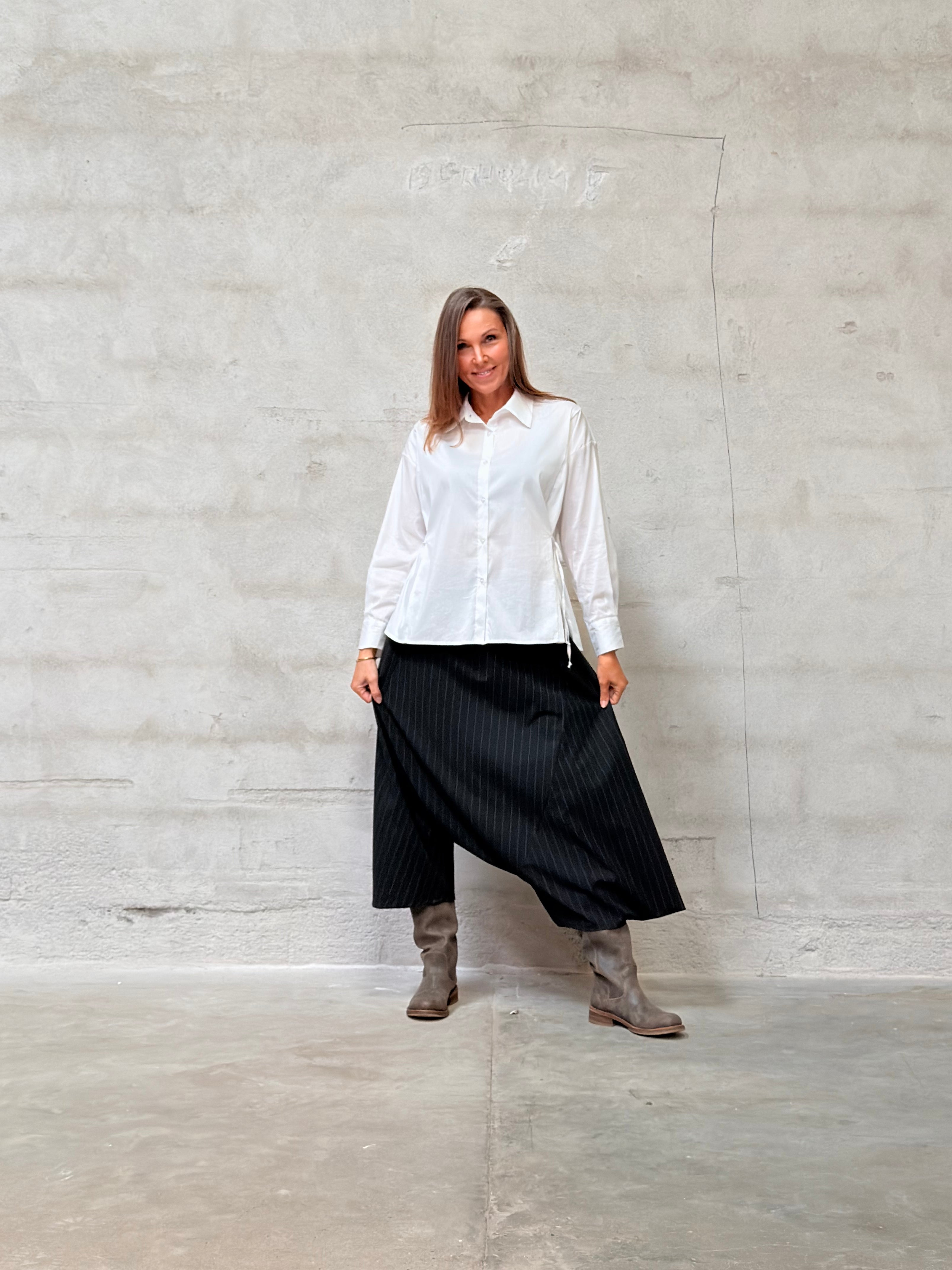 Kamilla er 174 cm høj og bruger størrelse M/L