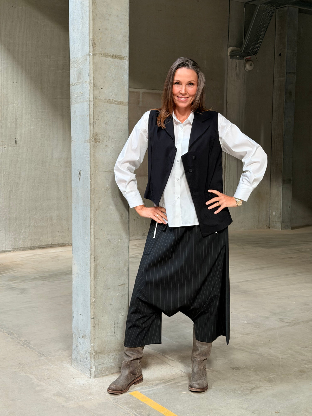 Kamilla er 174 cm høj og bruger størrelse M/L