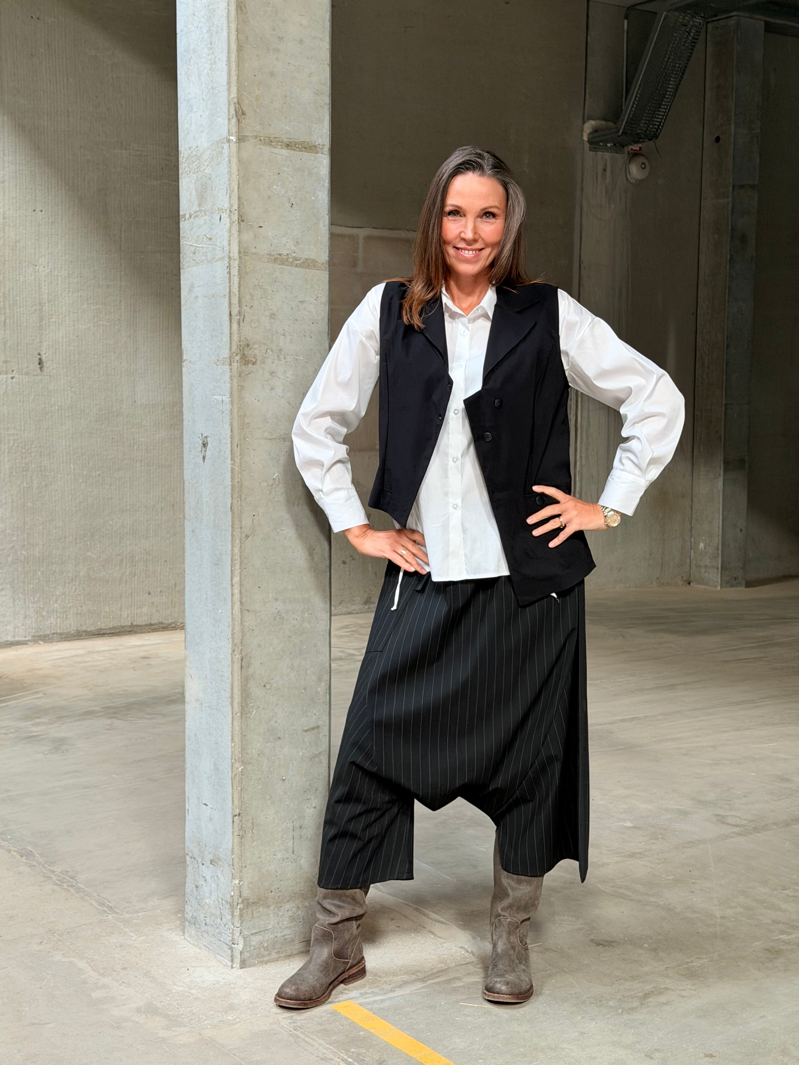 Kamilla er 174 cm høj og bruger størrelse M/L