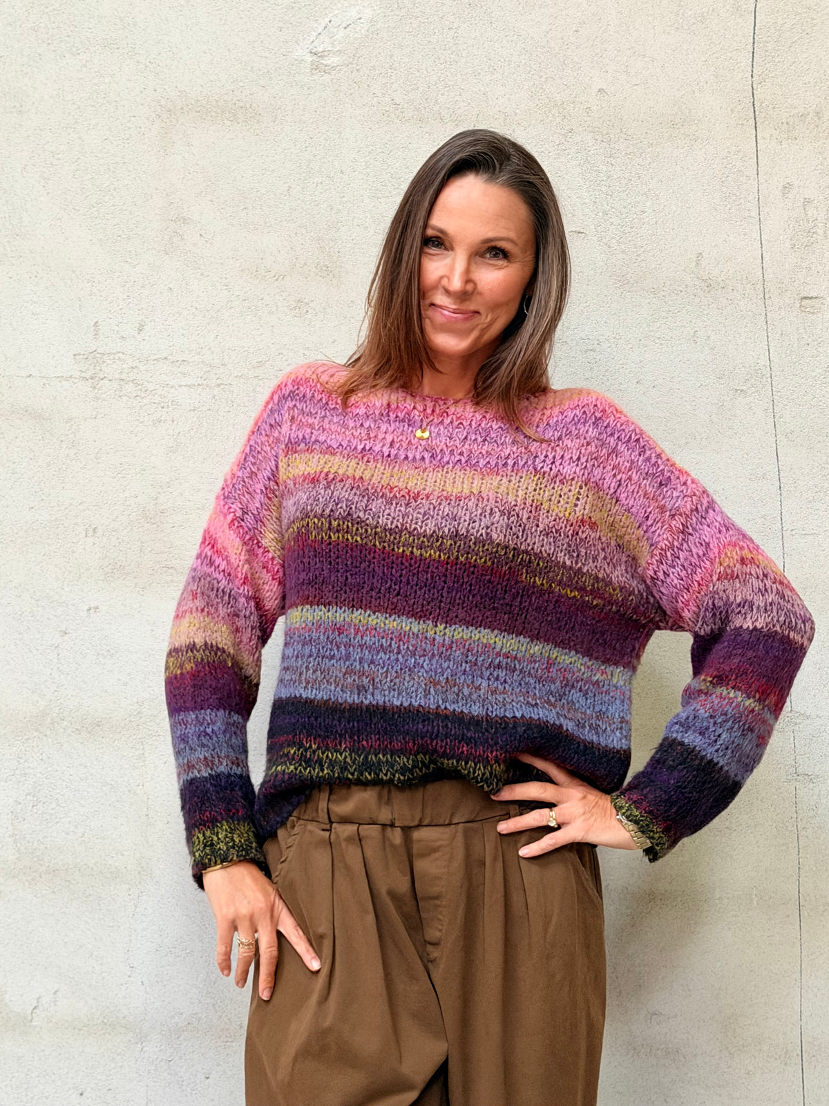 Kamilla er 174 cm høj og bruger størrelse M/L