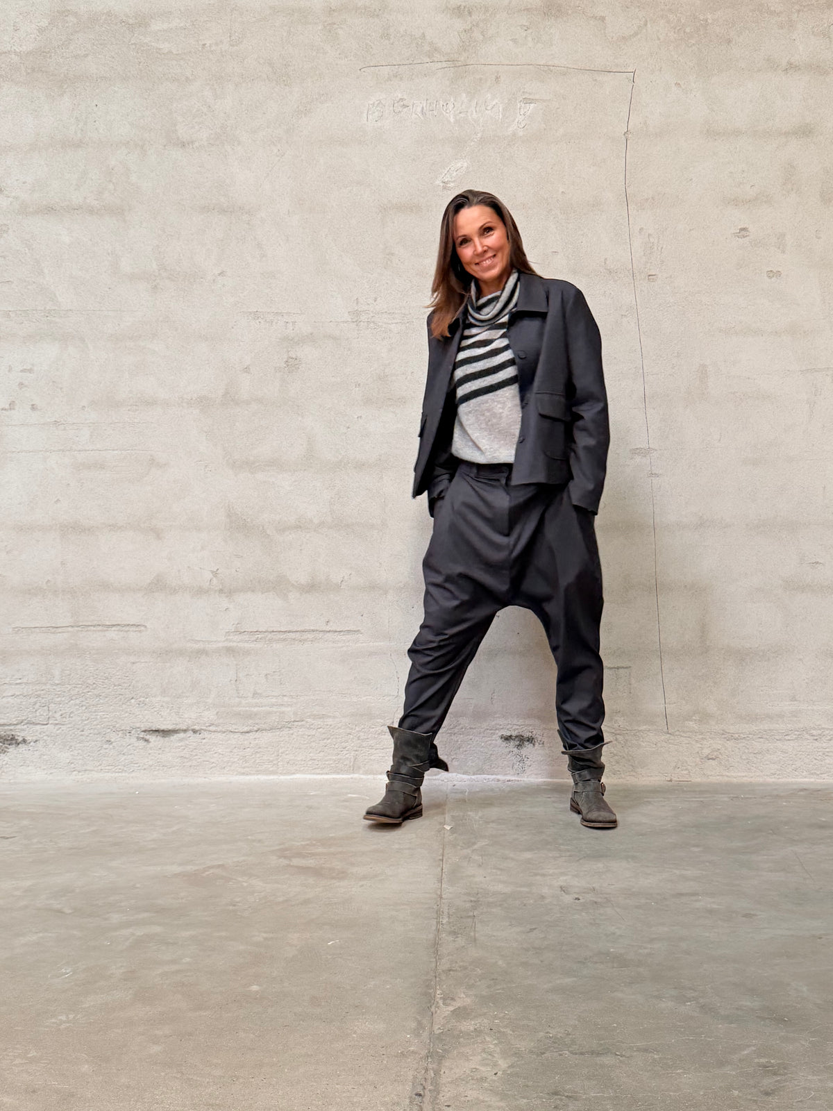 Kamilla er 174 cm høj og bruger størrelse M/L