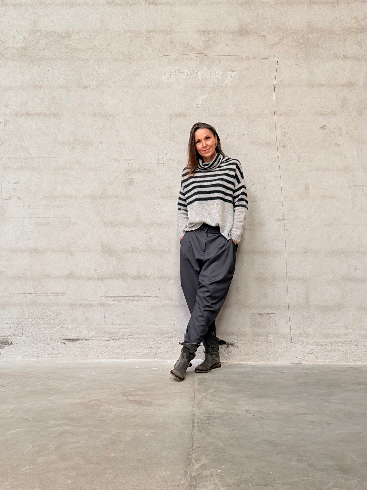 Kamilla er 174 cm høj og bruger størrelse M/L