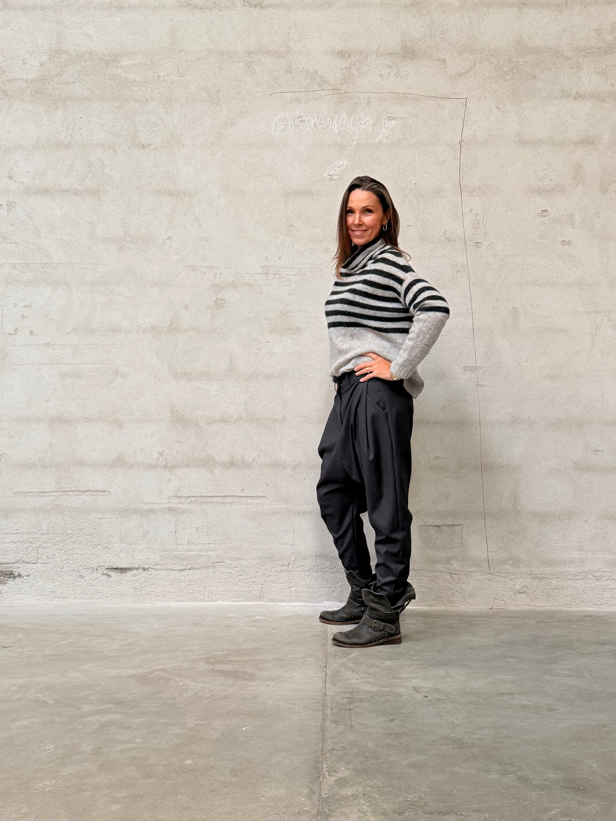 Kamilla er 174 cm høj og bruger størrelse M/L