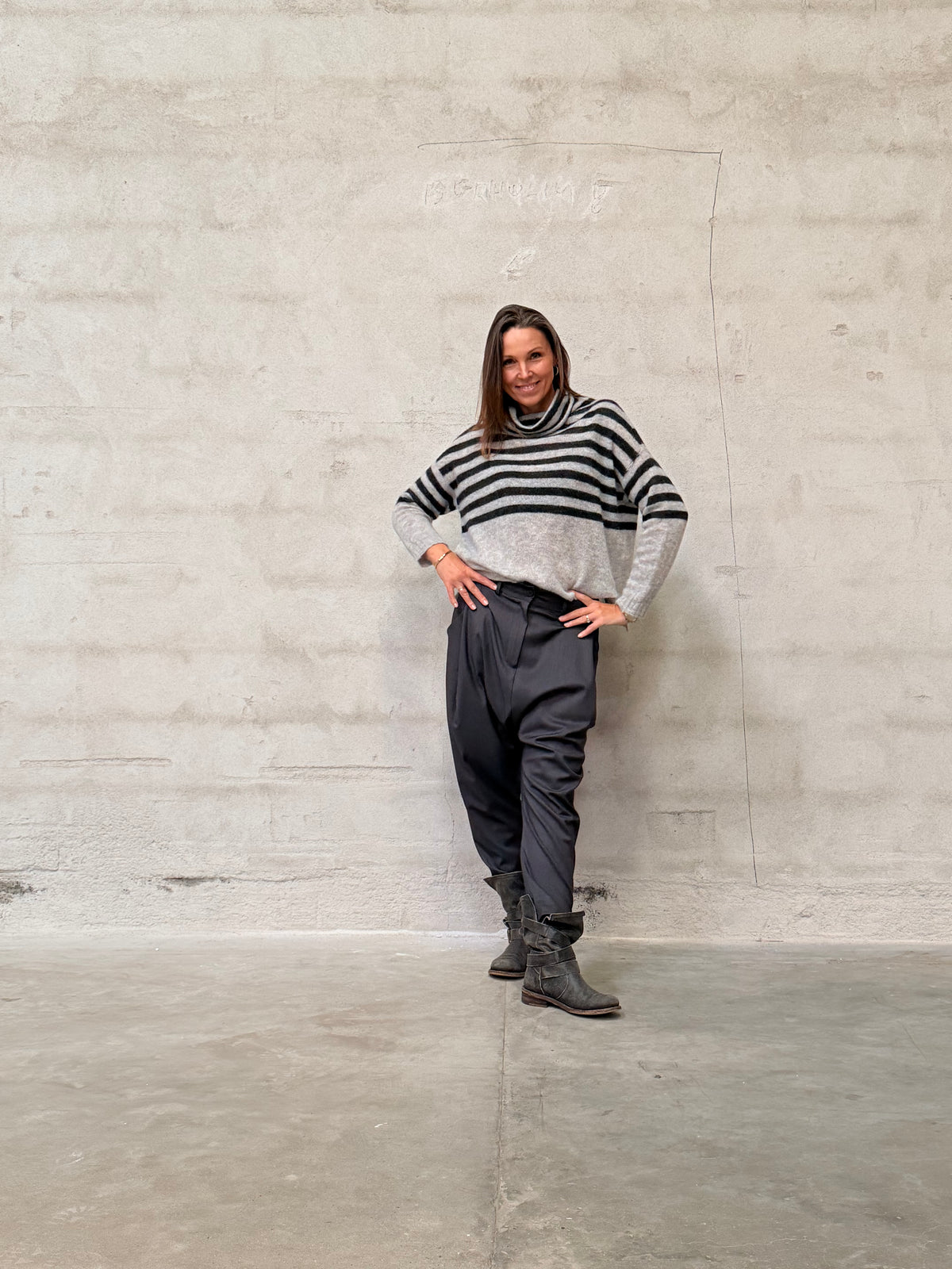 Kamilla er 174 cm høj og bruger størrelse M/L