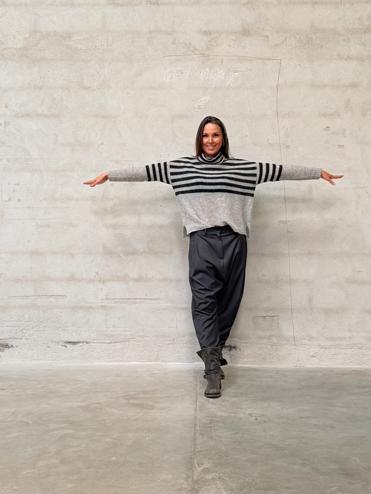 Kamilla er 174 cm høj og bruger størrelse M/L