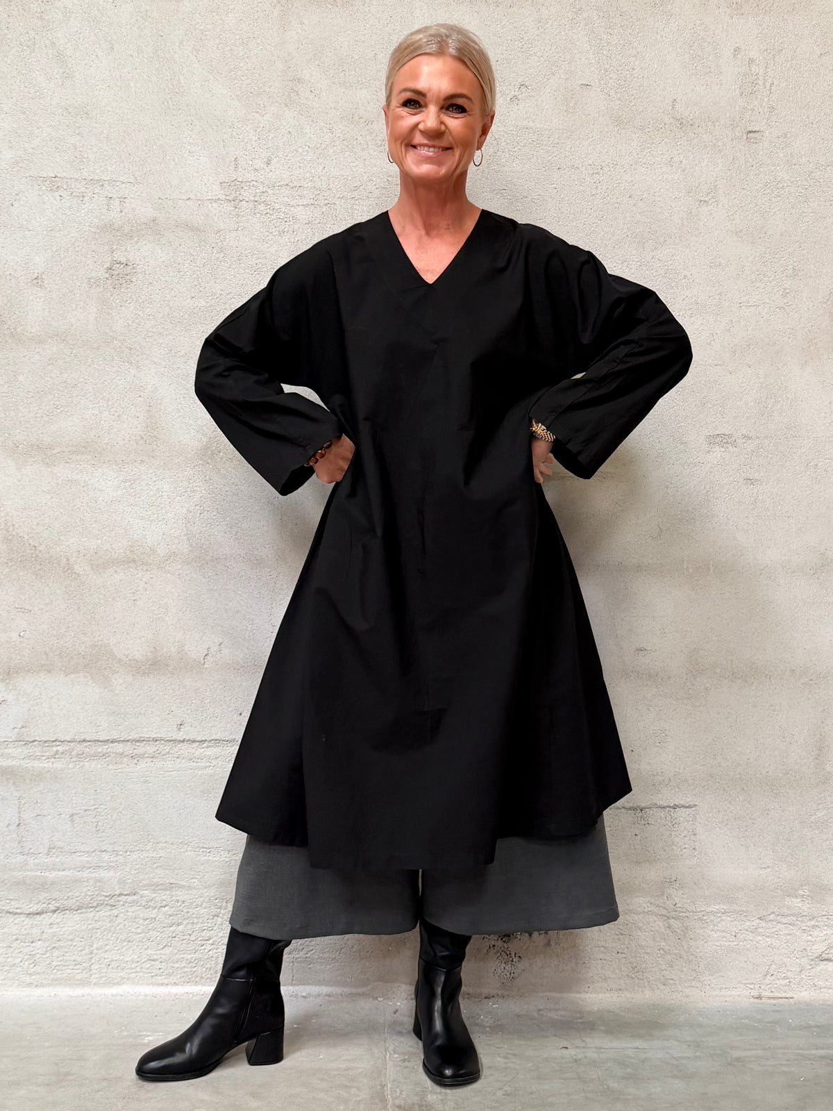 Helle er 168 cm høj og bruger størrelse S/M
