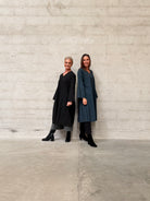 Helle er 168 cm høj og bruger størrelse S/M & Kamilla er 174 cm høj og bruger størrelse M/L