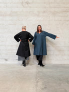 Helle er 168 cm høj og bruger størrelse S/M & Kamilla er 174 cm høj og bruger størrelse M/L