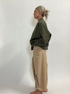 Helle er 168 cm høj og bruger størrelse S/M