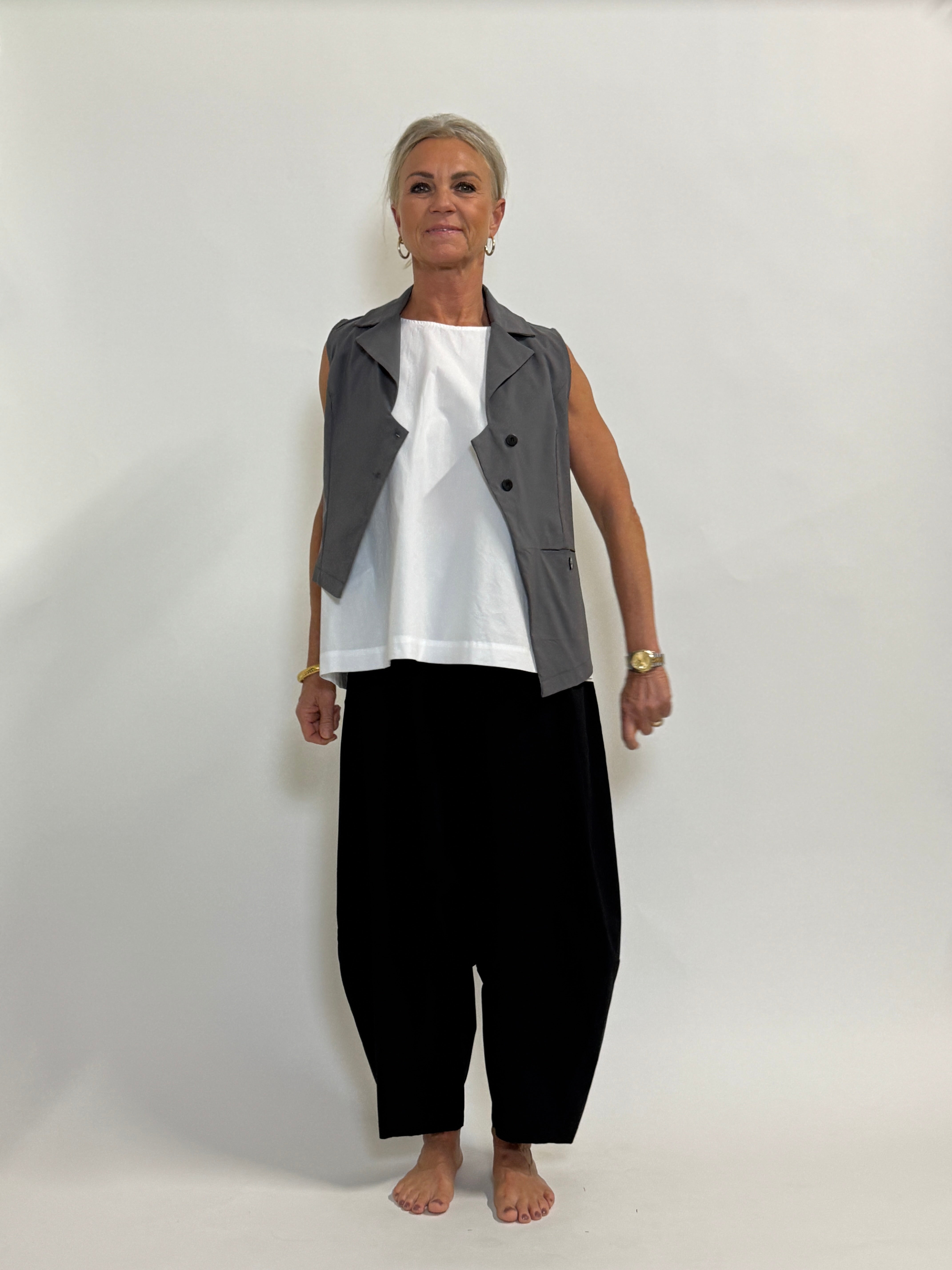 Helle er 168 cm høj og bruger størrelse S/M