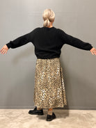 Helle er 168 cm høj og bruger størrelse S/M