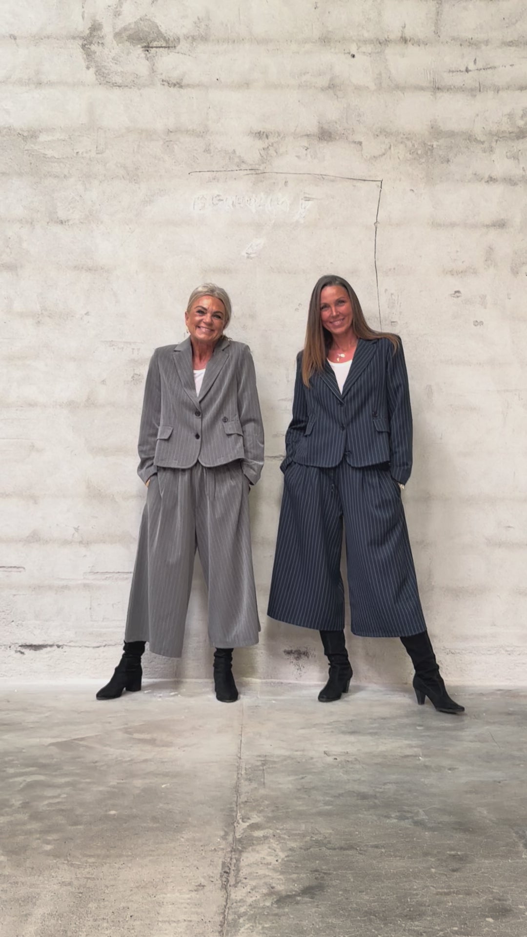 Helle er 168 cm høj og bruger størrelse S/M & Kamilla er 174 cm høj og bruger størrelse M/L