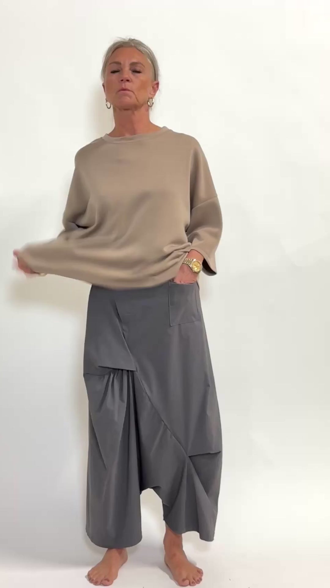 Helle er 168 cm høj og bruger størrelse S/M
