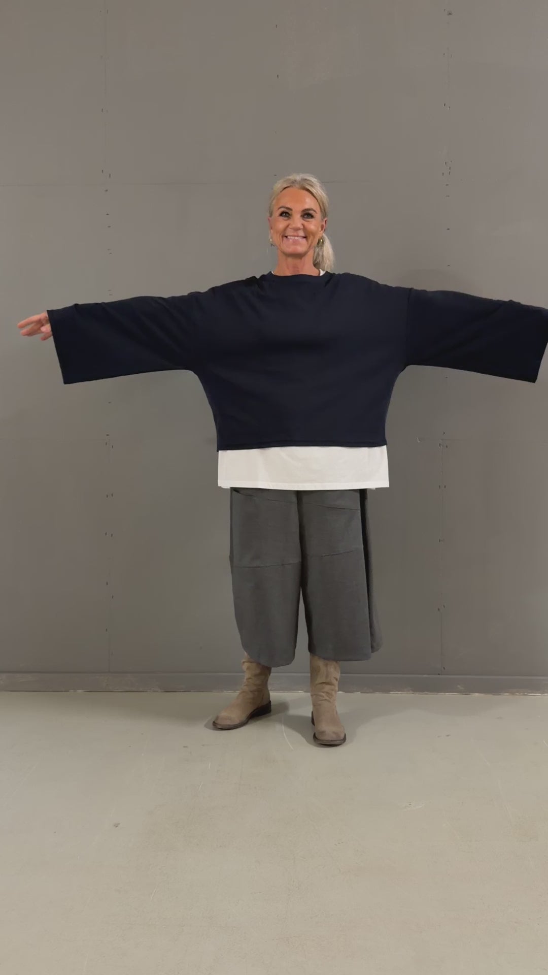 Helle er 168 cm høj og bruger størrelse S/M