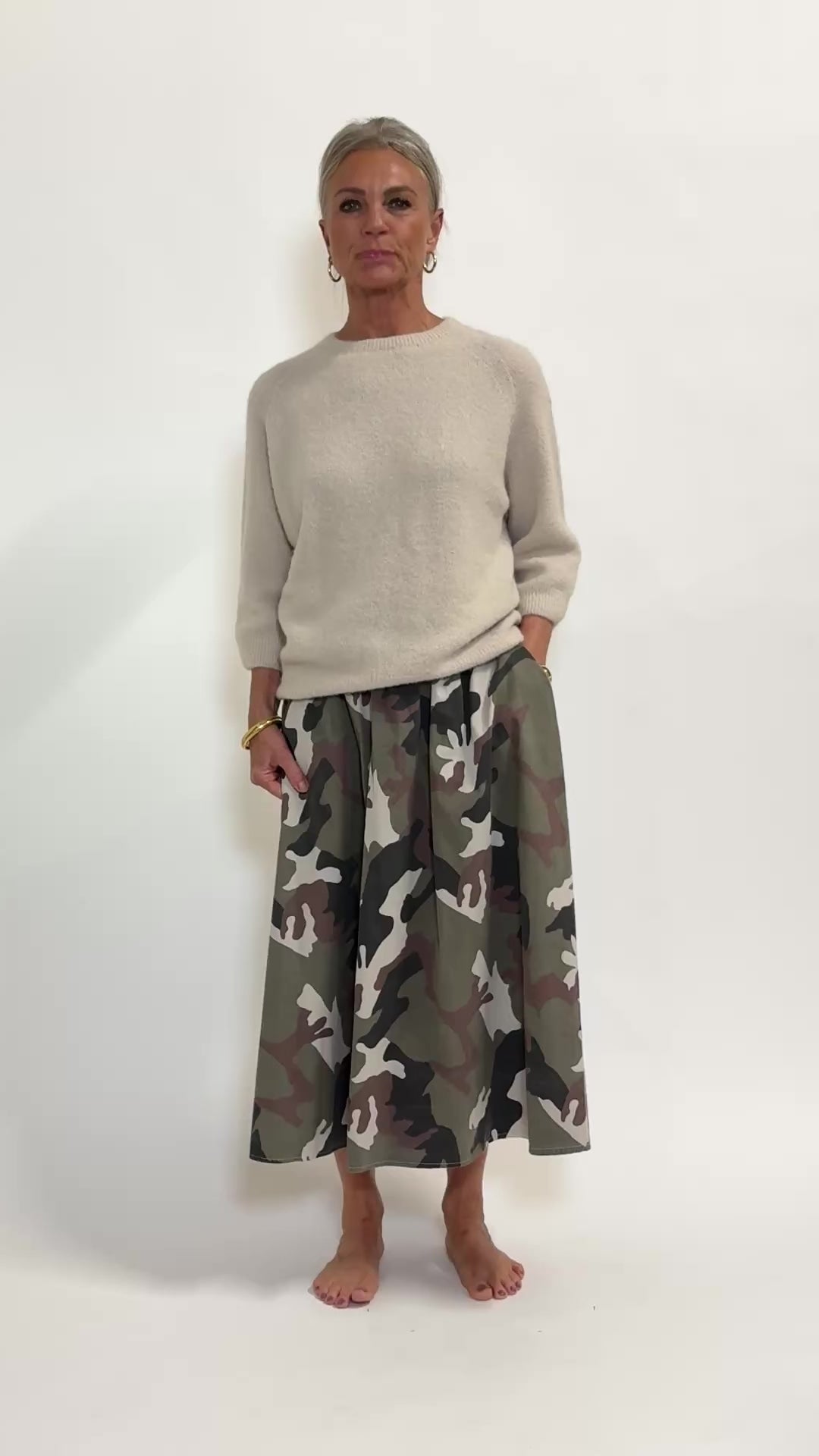 Helle er 168 cm høj og bruger størrelse S/M