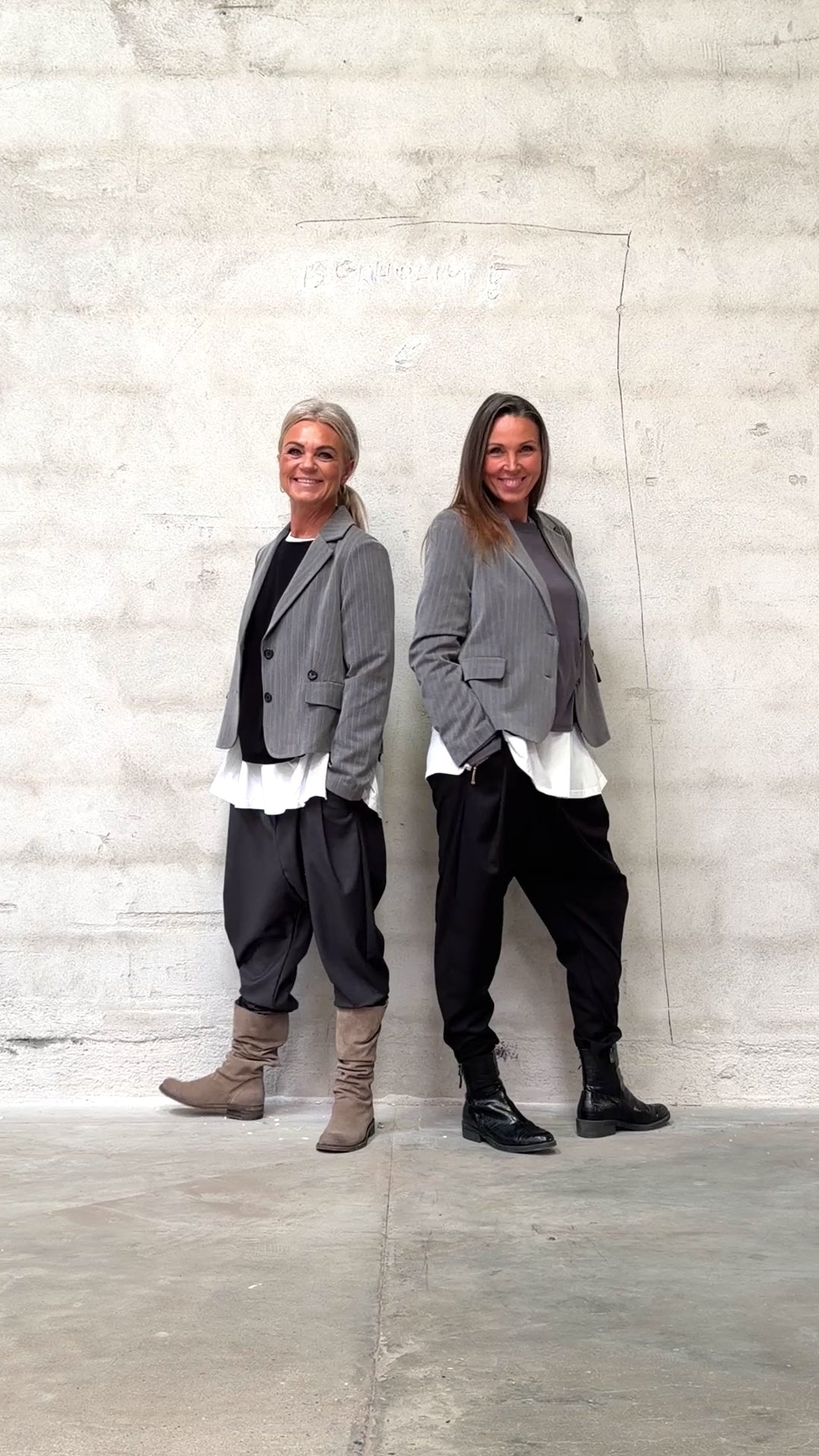 Helle er 168 cm høj og bruger størrelse S/M & Kamilla er 174 cm høj og bruger størrelse M/L