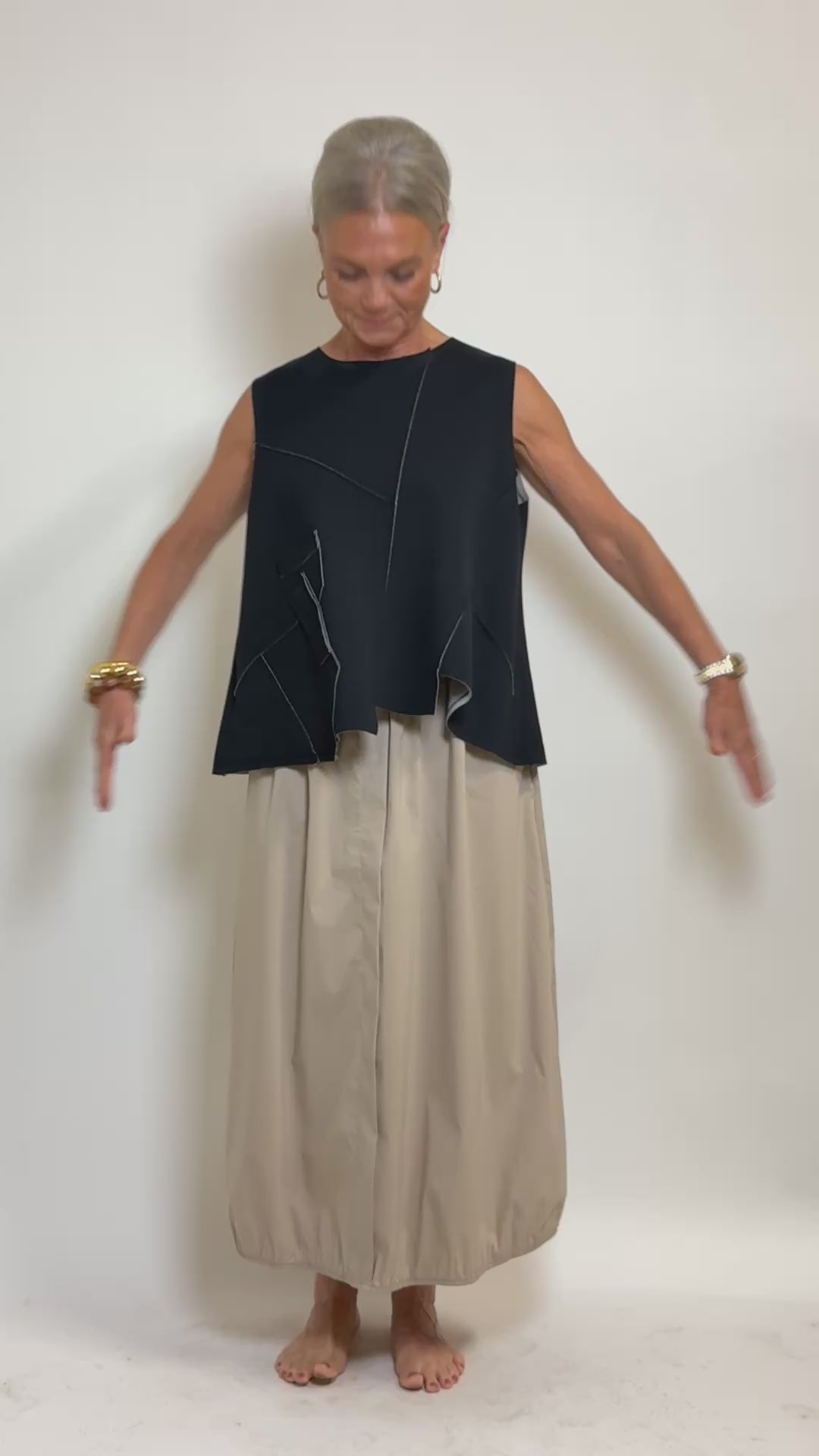 Helle er 168 cm høj og bruger størrelse S/M