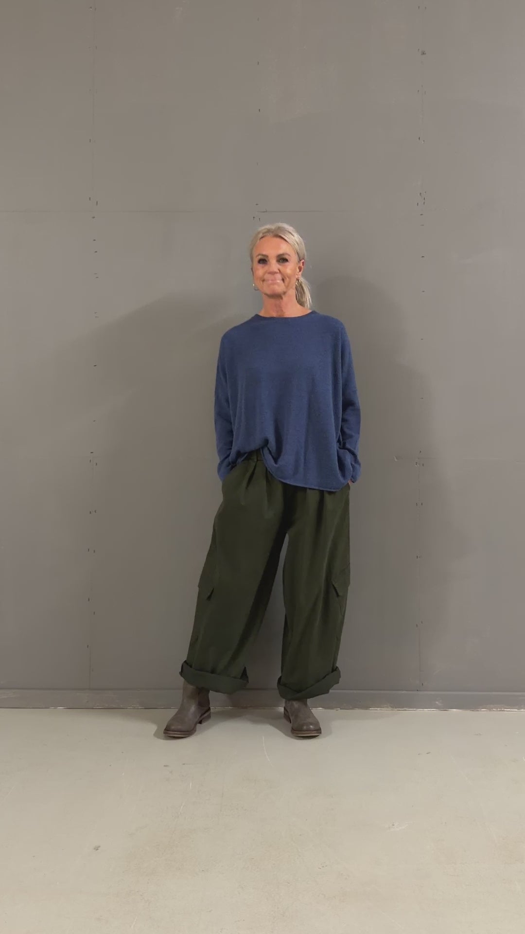 Helle er 168 cm høj og bruger størrelse S/M