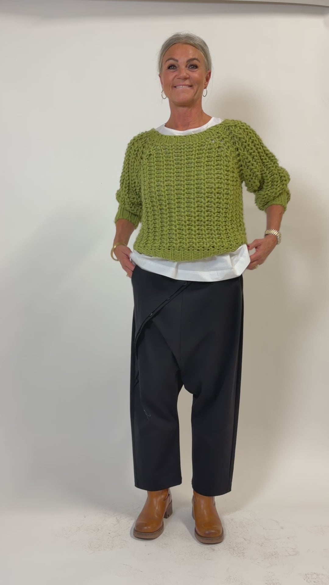 Helle er 168 cm høj og bruger størrelse S/M