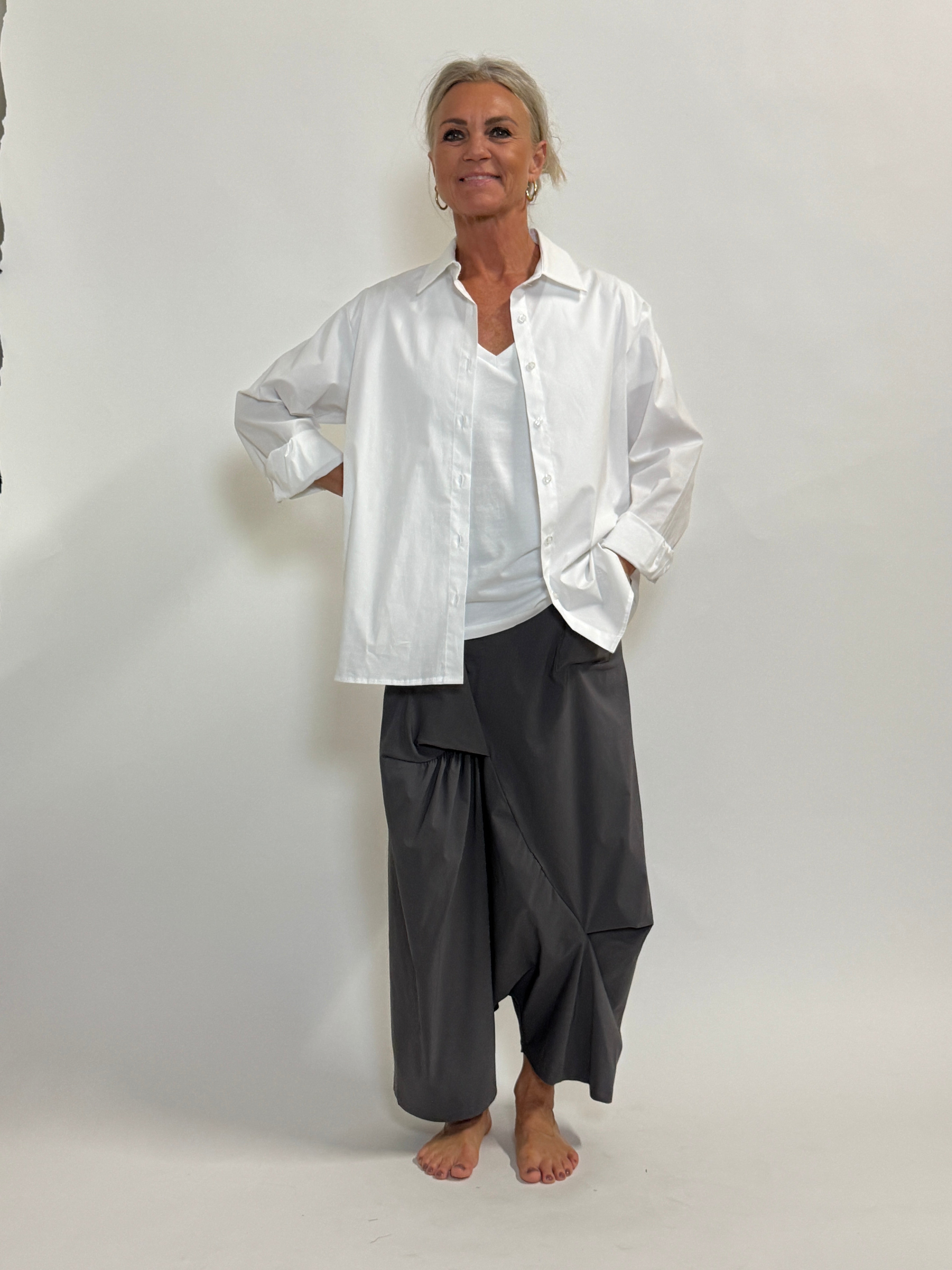 Helle er 168 cm høj og bruger størrelse S/M
